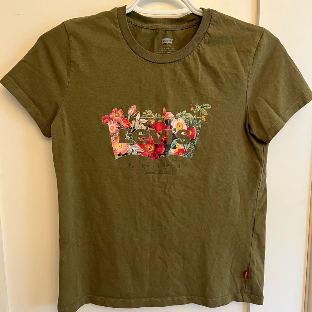 Cute Levi’s t-shirt XS